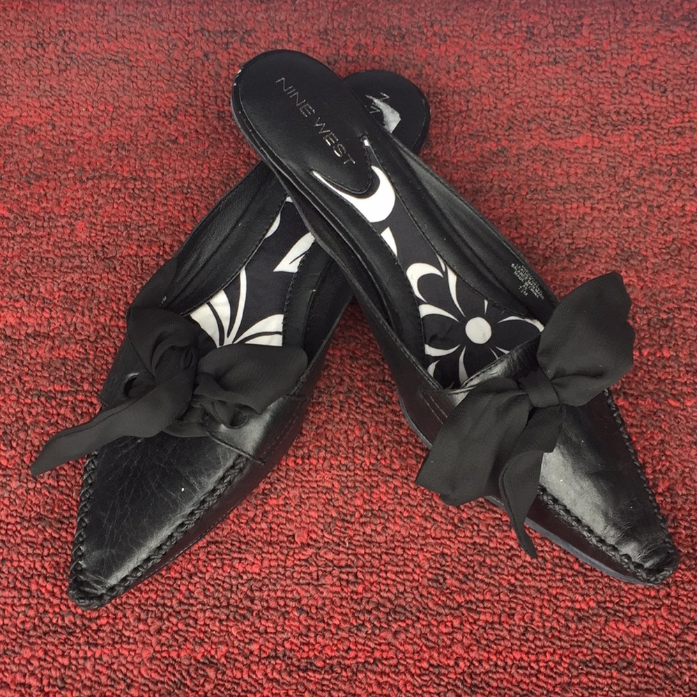 “Nine West” Leather Slides